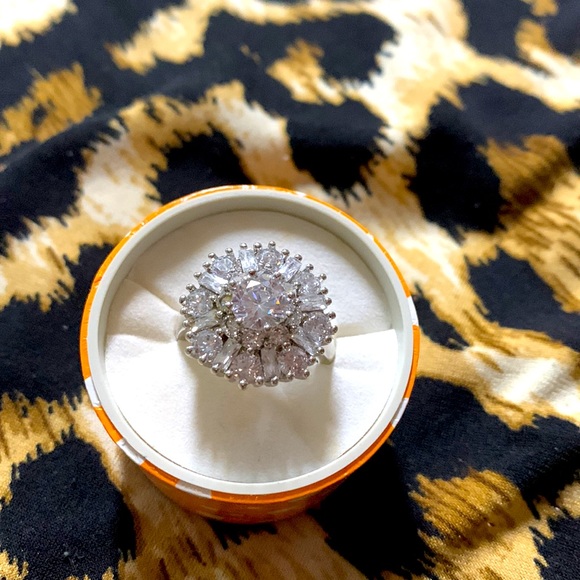 Ladies ring - Picture 2 of 2